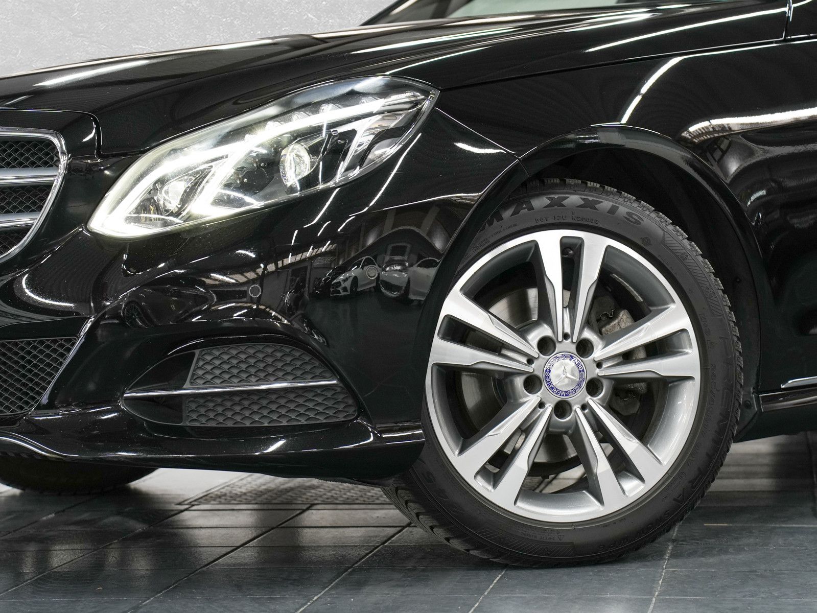Fahrzeugabbildung Mercedes-Benz E 220 CDI Avantgarde - ILS|S-Dach|Stzhzg|Parkass
