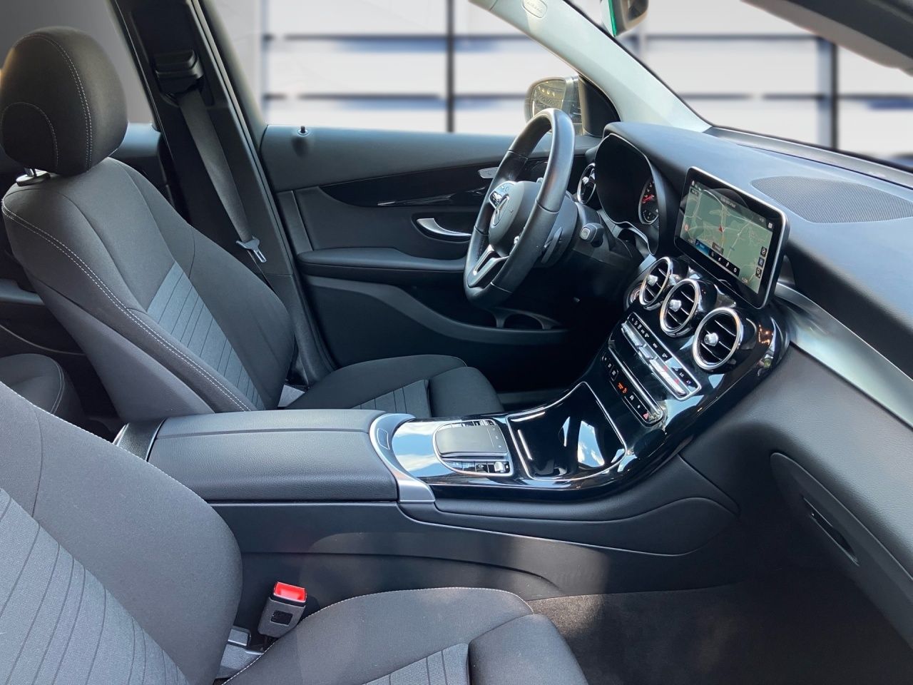 Fahrzeugabbildung Mercedes-Benz GLC 200 d 4M APPLE+AHK+KAMERA+LED+EASYPACK