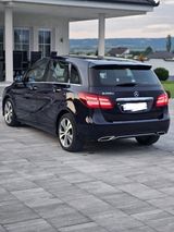 Mercedes-Benz B 200 d DCT Sports Tourer Metallic Blau - Mercedes-Benz B-Klasse: Sports Tourer