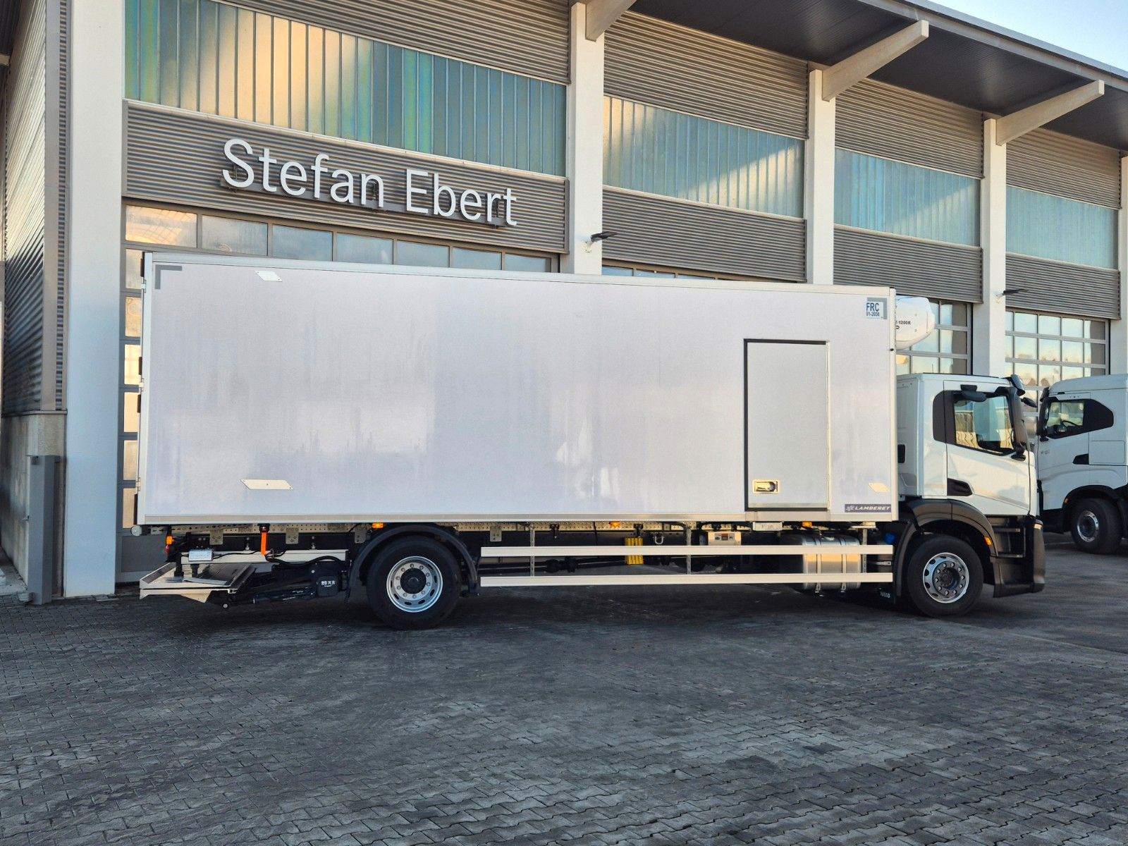 Fahrzeugabbildung Iveco S-Way 400 4x2 Kühlkoffer, LBW, Thermoking T1200R