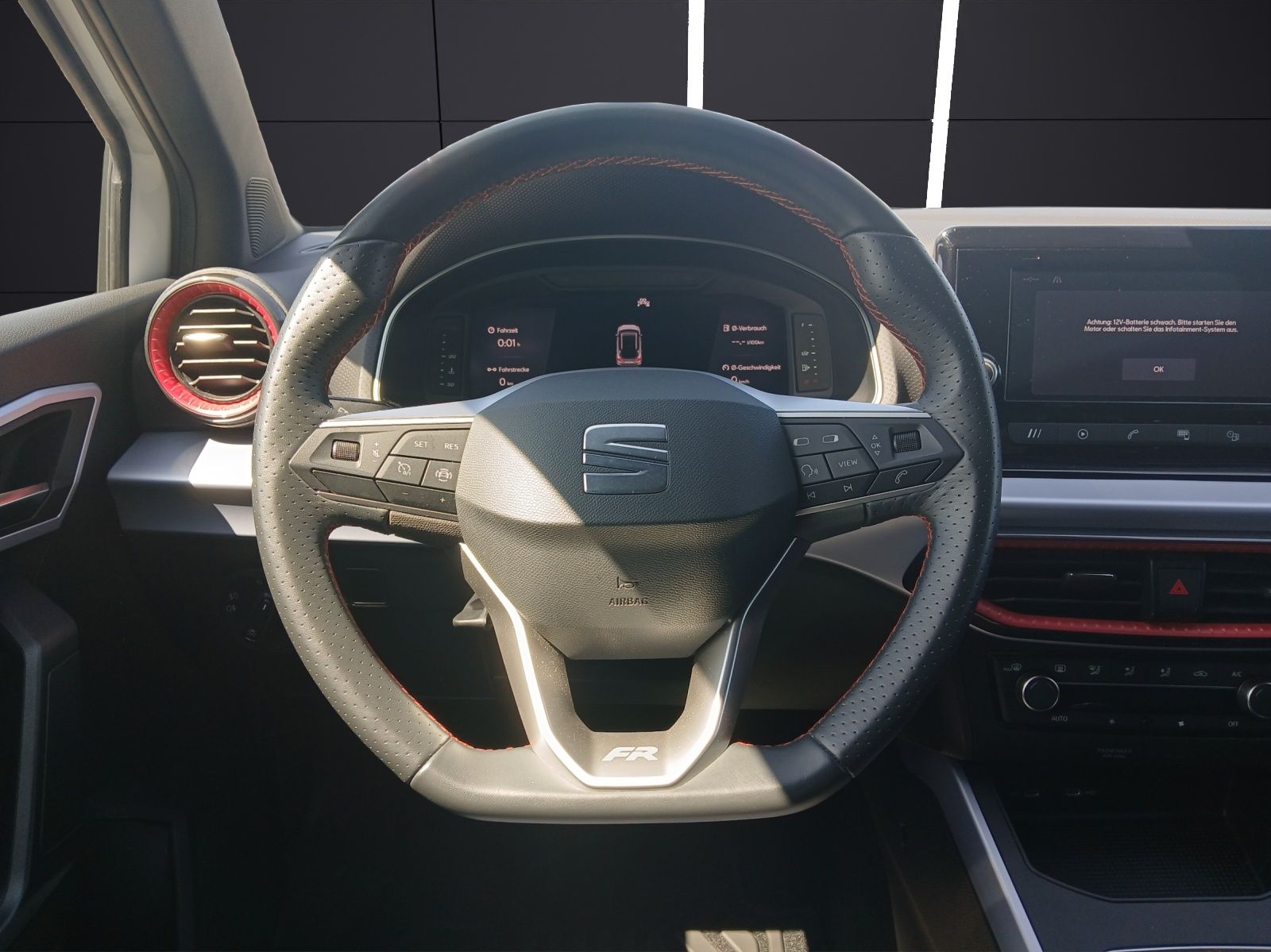 Fahrzeugabbildung SEAT Arona TSI FR-Line LED AID GRA PDC SH LM