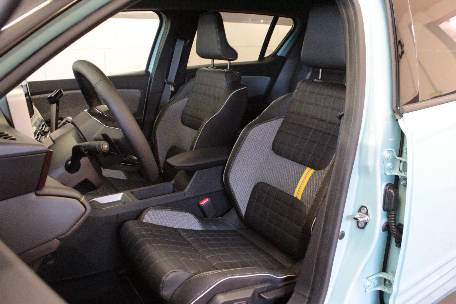 Fahrzeugabbildung Renault R 4 E-Tech 150 Comfort Range Iconic *Vollausst.*