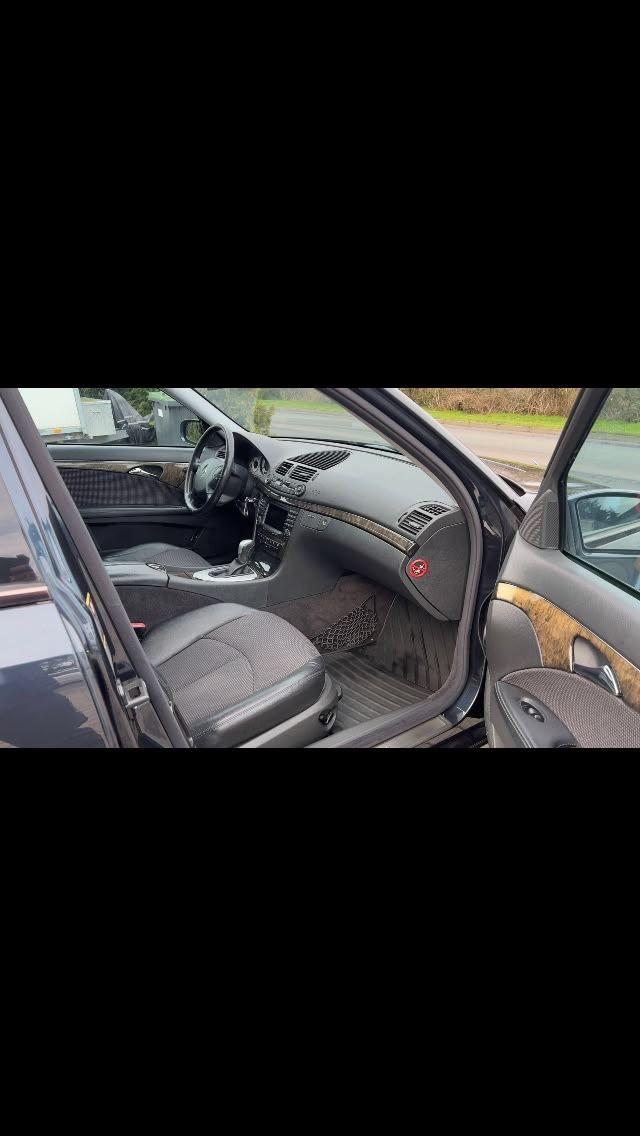 Mercedes-Benz E320 2004 — photo 6