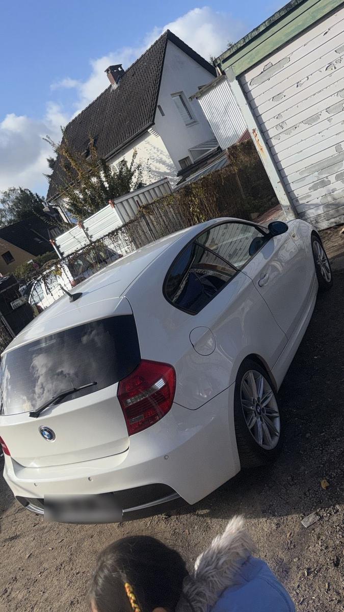 BMW X1 2009 — rear view
