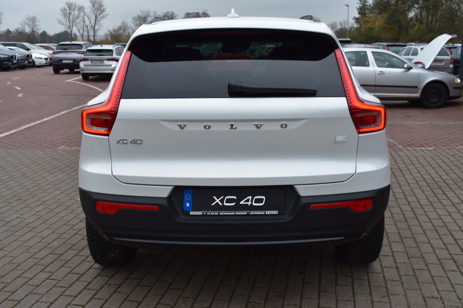 Fahrzeugabbildung Volvo XC40 T5 Recharge DKG Plus Dark*RFK*BLIS*ACC*AHK