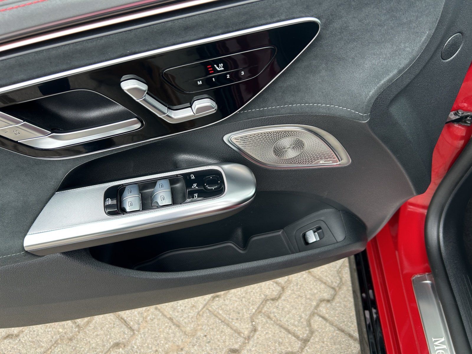 Fahrzeugabbildung Mercedes-Benz EQE350 AMG Prem AIRMATIC Memo DISTRO AHK 4,5°HAL