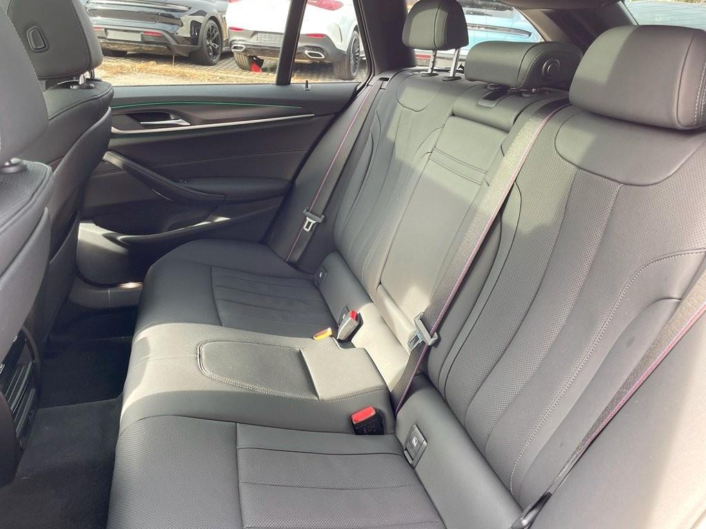 BMW 520d xDrive Touring/M-Sport/19"/AHK/Pano/ACC/Key – 11