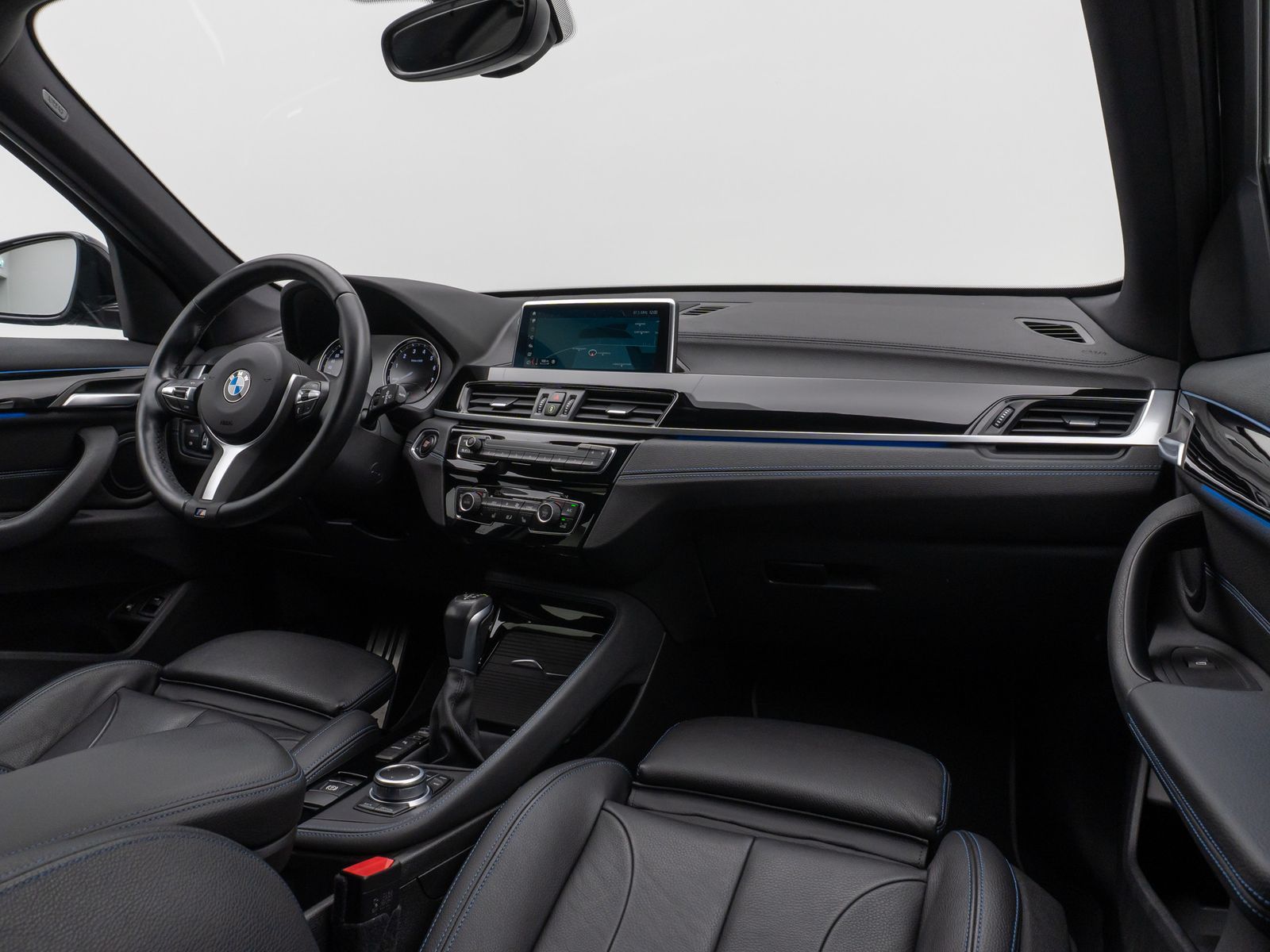 Fahrzeugabbildung BMW X1 xD25e M Sport Kamera Navi DAB HiFi DrivAssist