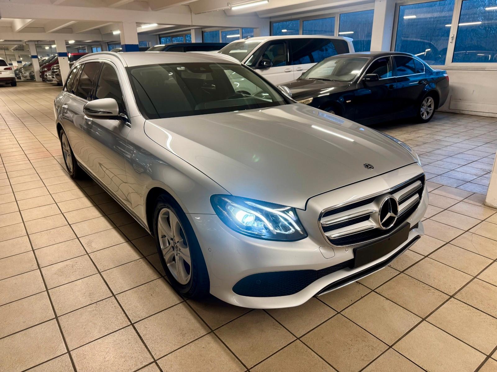 Mercedes-Benz E 220 d T Avantgarde Aut., LED, Navi, Leder