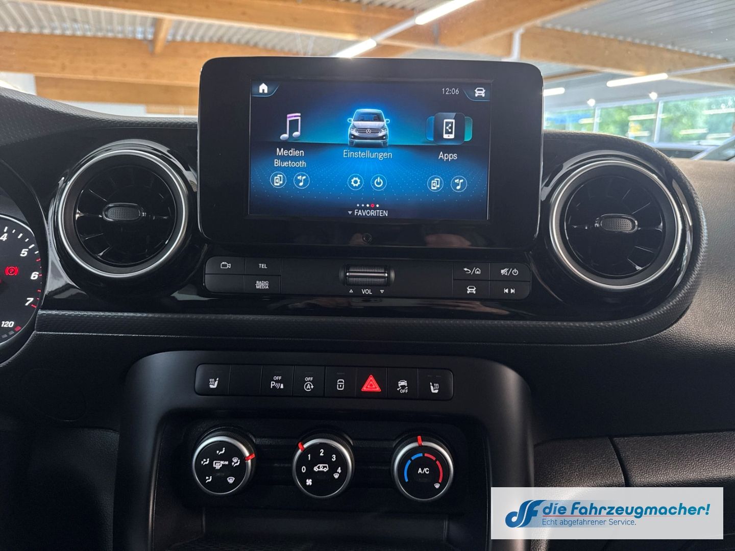Fahrzeugabbildung Mercedes-Benz Citan Kombi 113 Tourer AHK DAB SHZ Totwi Spur.Ve