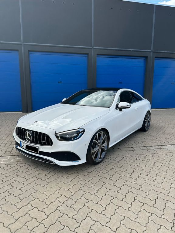 Image of Mercedes-Benz E 200