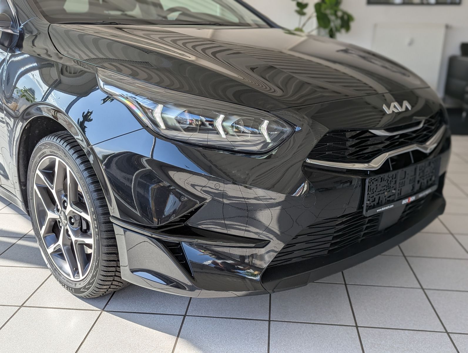 Fahrzeugabbildung Kia cee'd Sportswagon 1.5 Ultim Style-Pak JBL ACC 7J