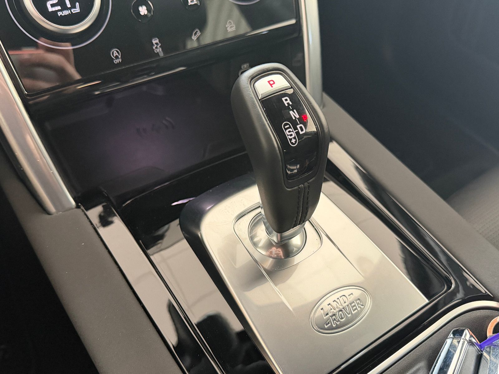Fahrzeugabbildung Land Rover Discovery Sport S /360°KAM/ACC/NAVI/SHZ/L-HEIZUN