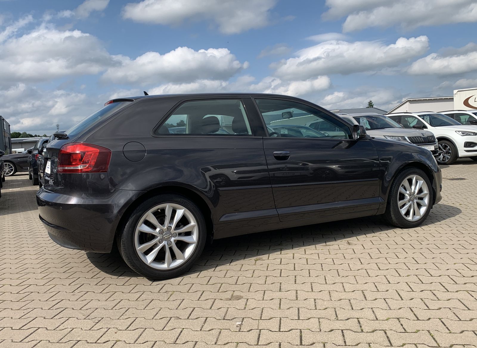 Fahrzeugabbildung Audi A3 2.0 TDI*Ambition*BI-Xenon*PDC*SHZ*MFL*Navi*