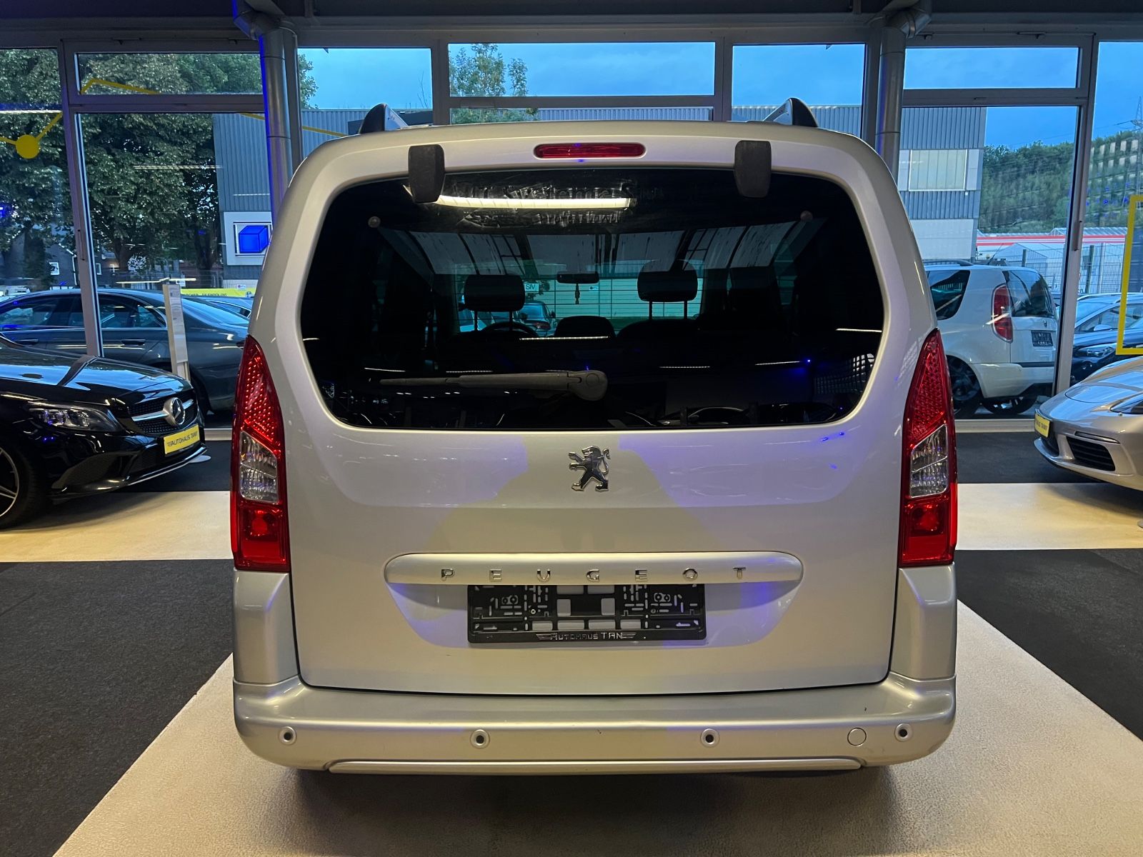 Fahrzeugabbildung Peugeot Partner Tepee Family * 1.HAND *