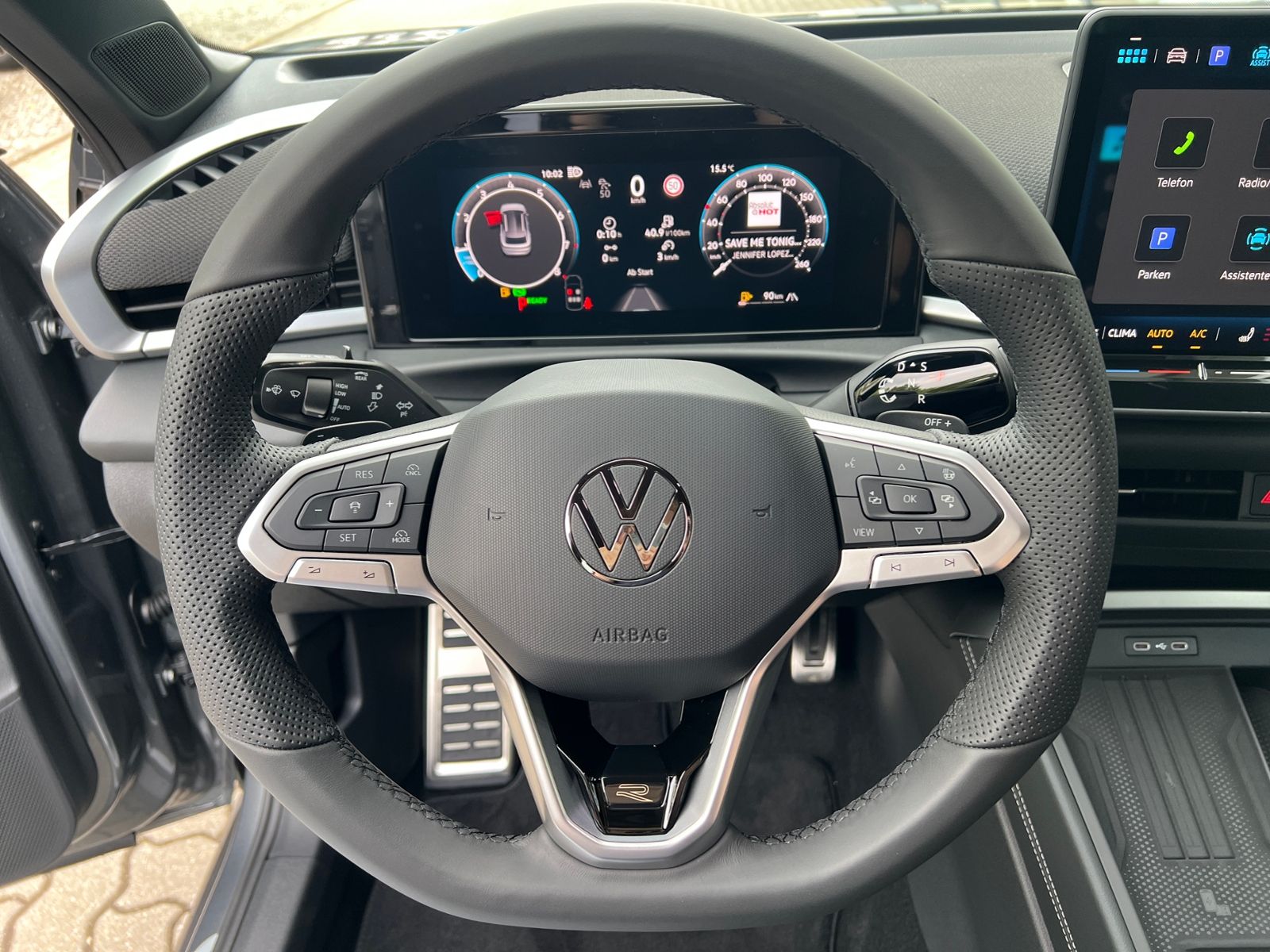 Fahrzeugabbildung Volkswagen T-Roc R-Line 1.5 eTSI DSG *AHK, LED, ACC, 18"-LM