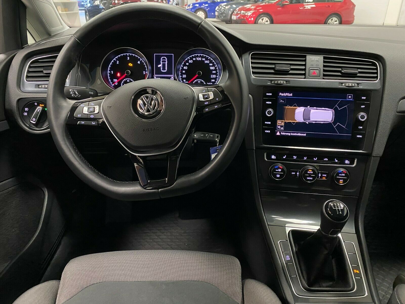 Fahrzeugabbildung Volkswagen Golf 1.6 TDI Comfortline Variant+NAVI+KAMERA+16"