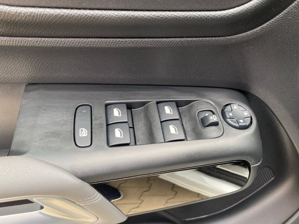 Fahrzeugabbildung Citroën C5 Aircross Hybrid 225 Automatik SHINE PACK