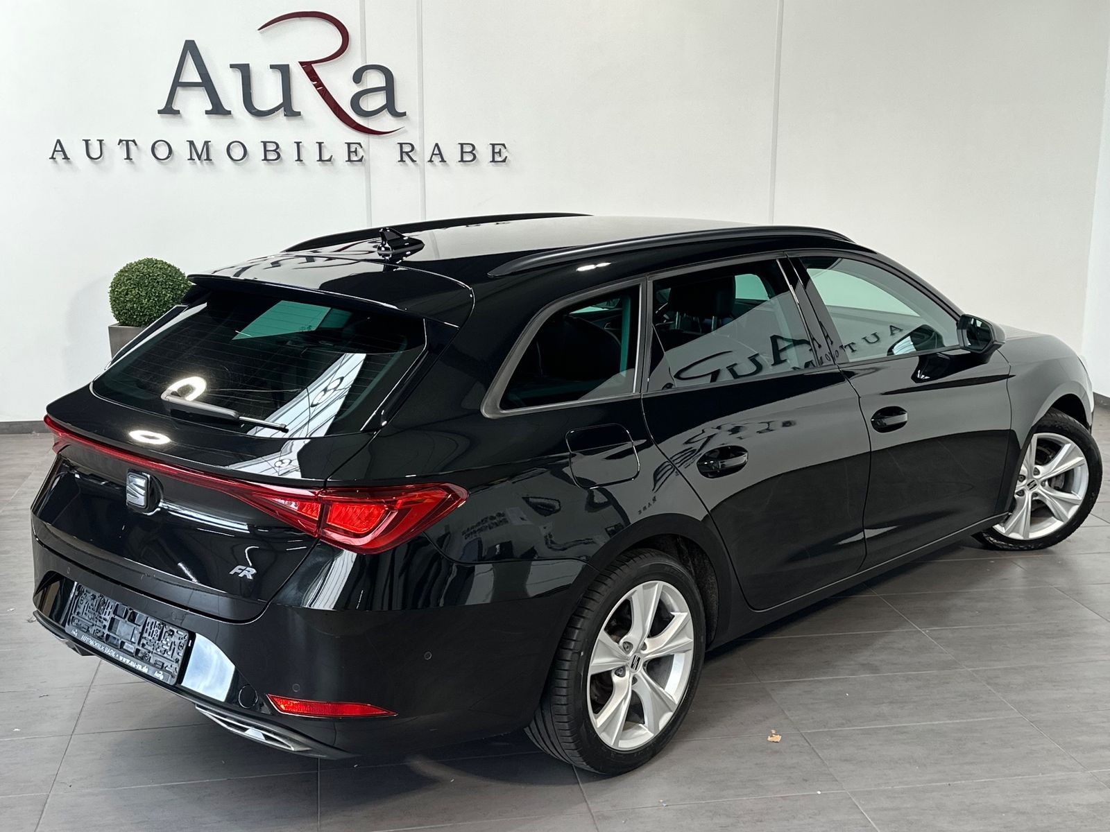 Fahrzeugabbildung SEAT Leon ST 2.0 TDI DSG FR NAV+LED+ACC+KAMERA