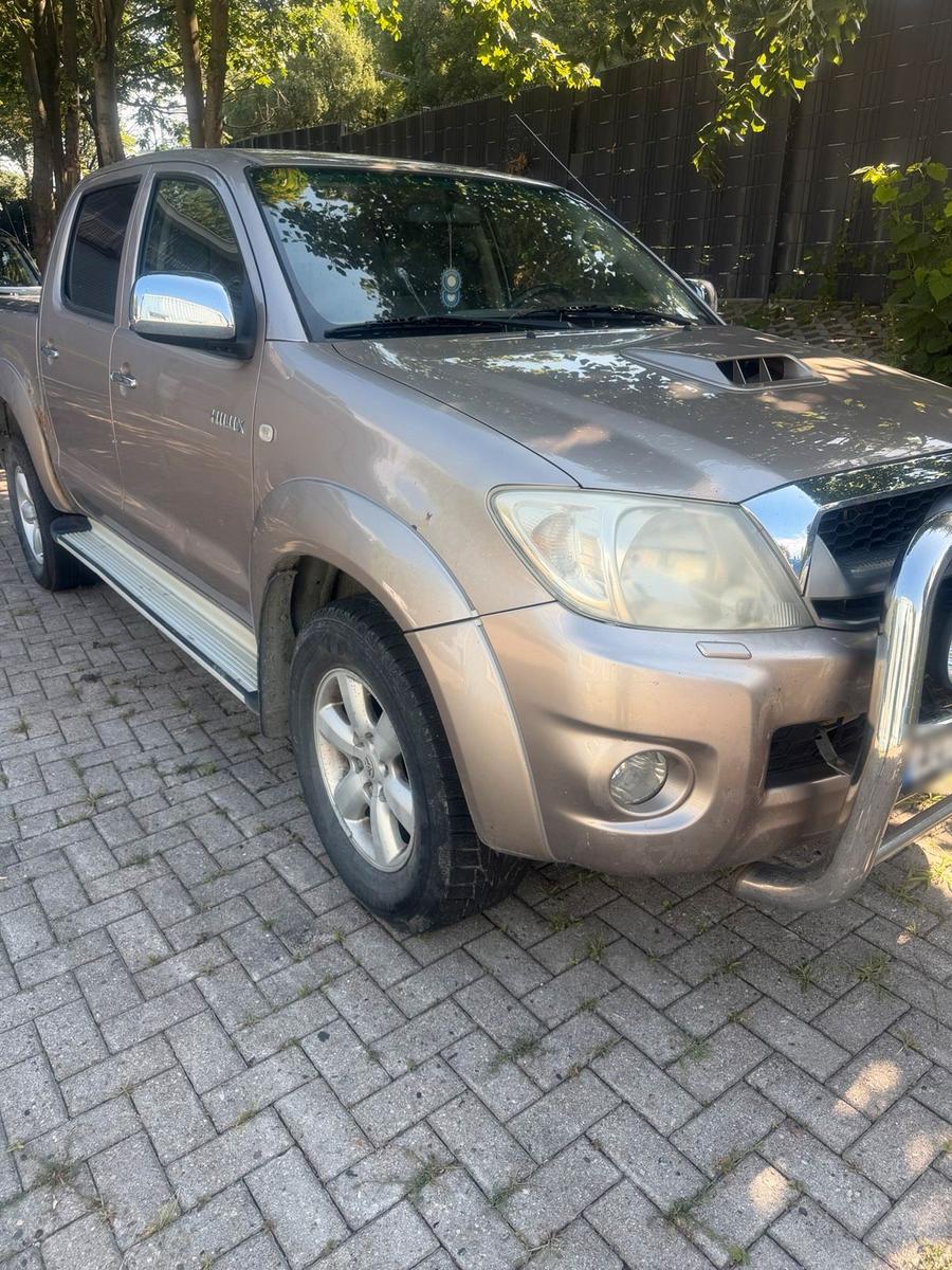 Toyota Hilux 2011 — photo 7