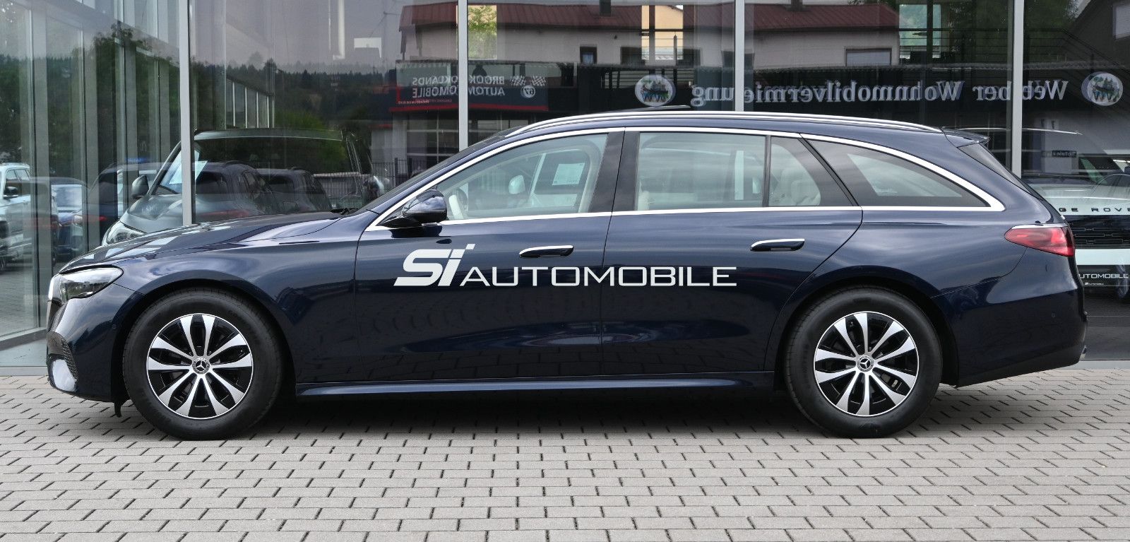 Fahrzeugabbildung Mercedes-Benz E 200 T Avantgarde Adv. °ACC°AHK°PANORAMA°8-FACH