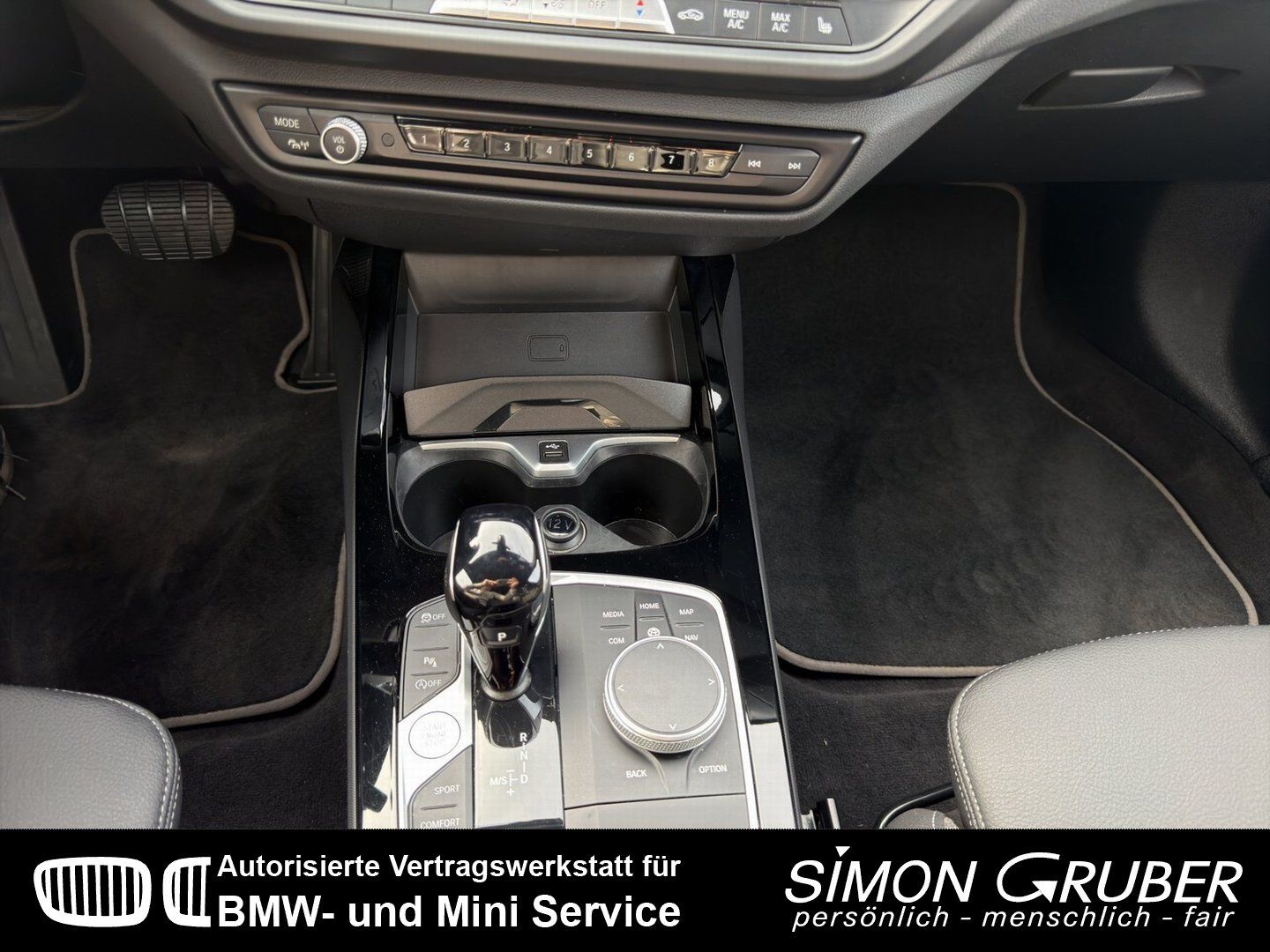 Fahrzeugabbildung BMW 118i Sport Line Shadow Line Navi Kamera Hifi LED