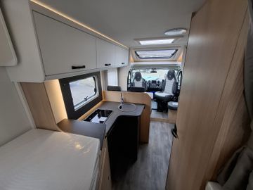 Sunlight Adventure T 67S TV-Paket Combi 6E AWT isoliert