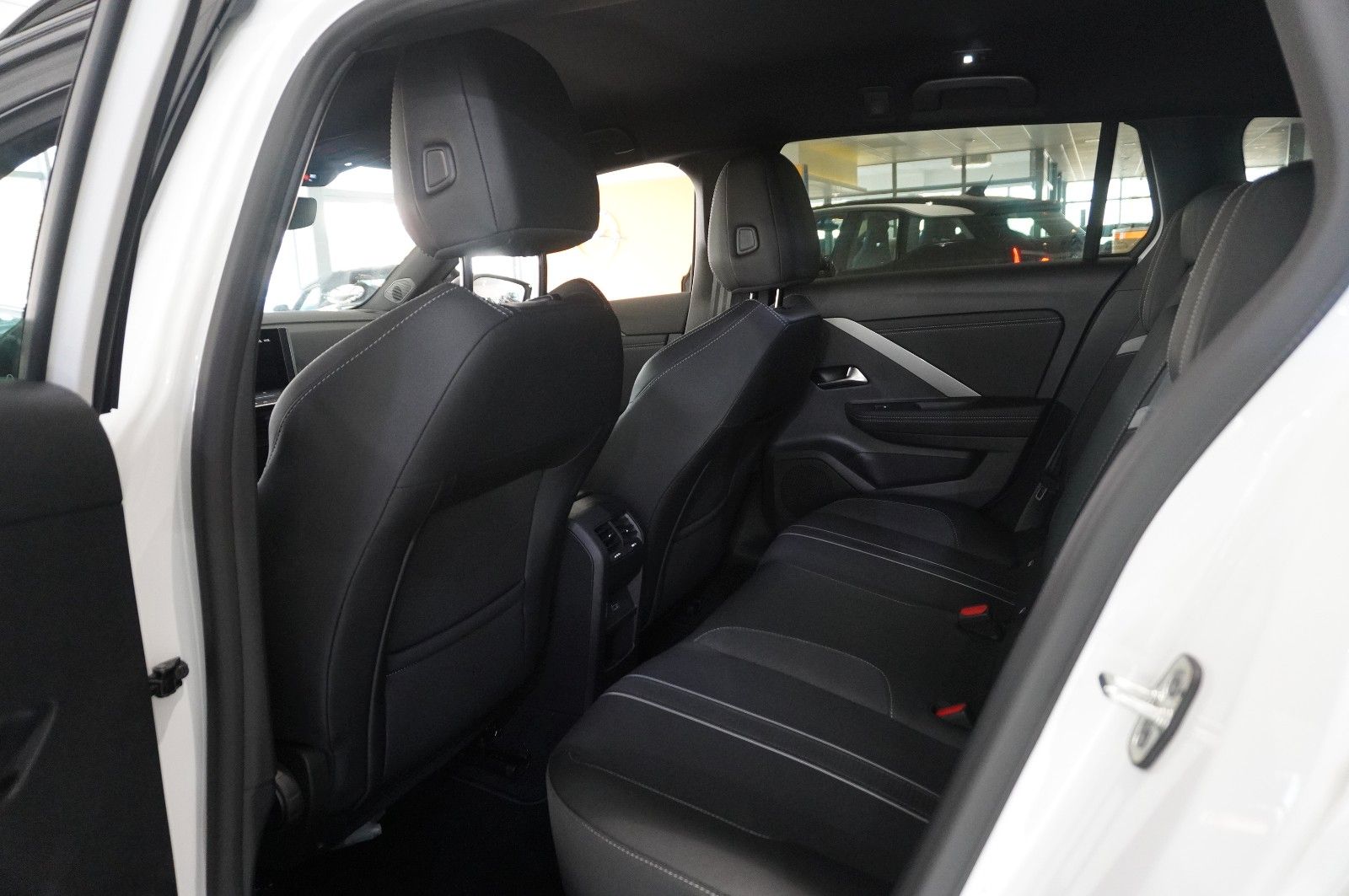 Fahrzeugabbildung Opel Astra L ST 1.2T GS SPORT NAVI/LED/360°/SPORT/DAB