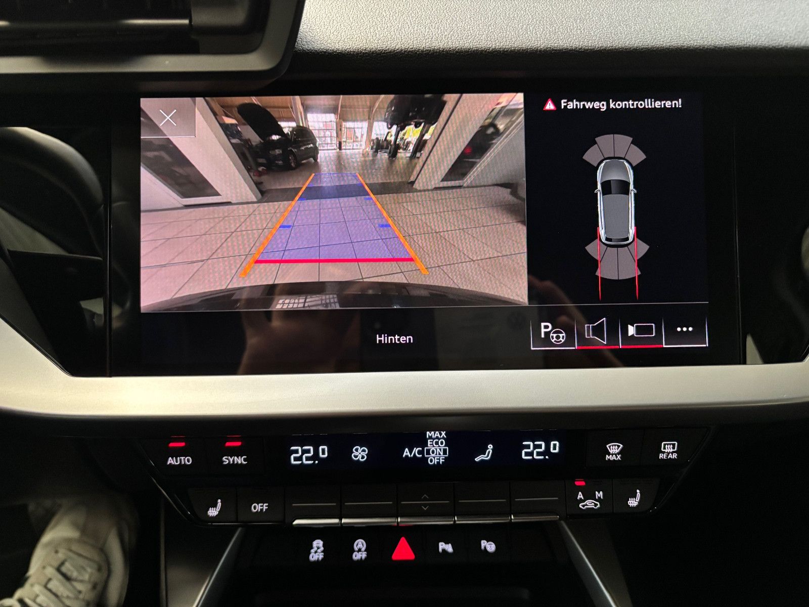 Fahrzeugabbildung Audi A3 Sportback 35 TDI advanced LED+KAMERA+NAVI+GRA