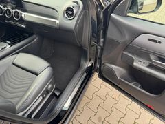 Fahrzeugabbildung Mercedes-Benz GLB 220 d Navi Leder LED AHK ACC 1.Hand