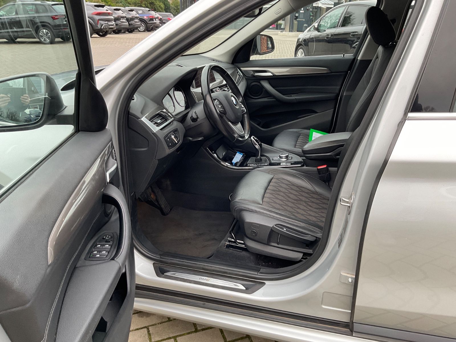 Fahrzeugabbildung BMW X1 sDrive20i xLine,Auto,Navi,AHK,Xenon