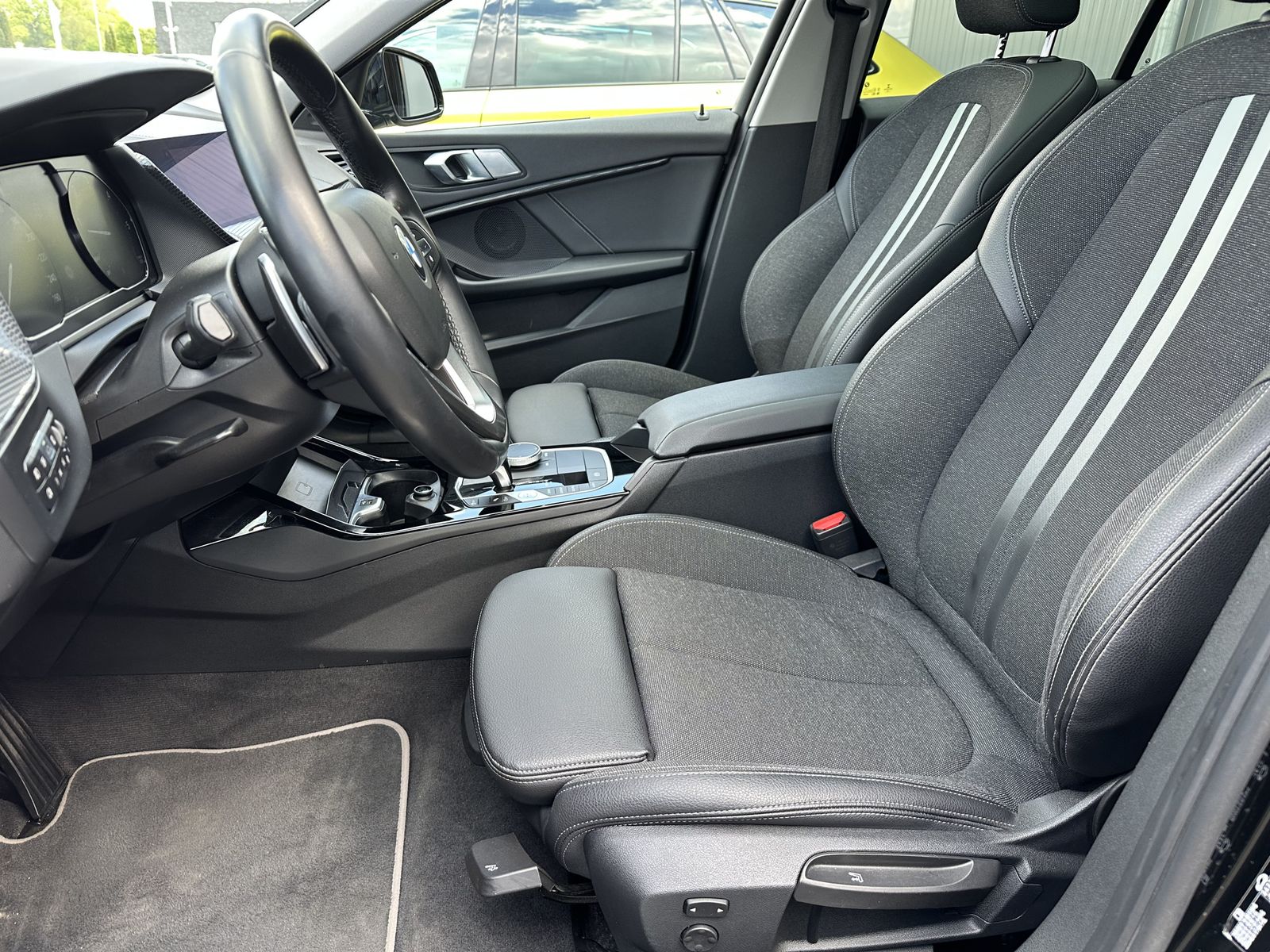 Fahrzeugabbildung BMW 118d Sport-Line Aut. NAV+LED+PANO+SPIEGEL-PAKET