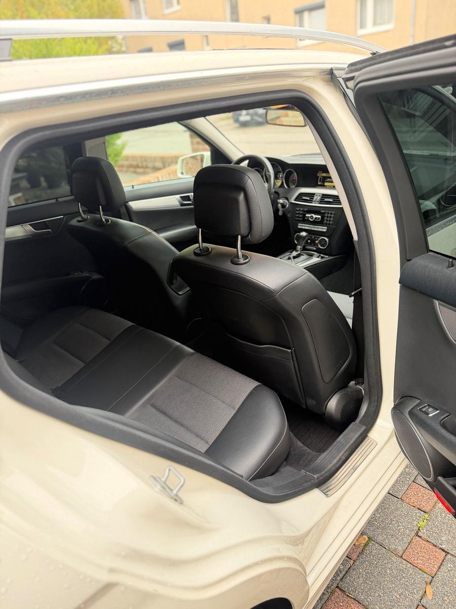 Mercedes-Benz C200 2011 — photo 8