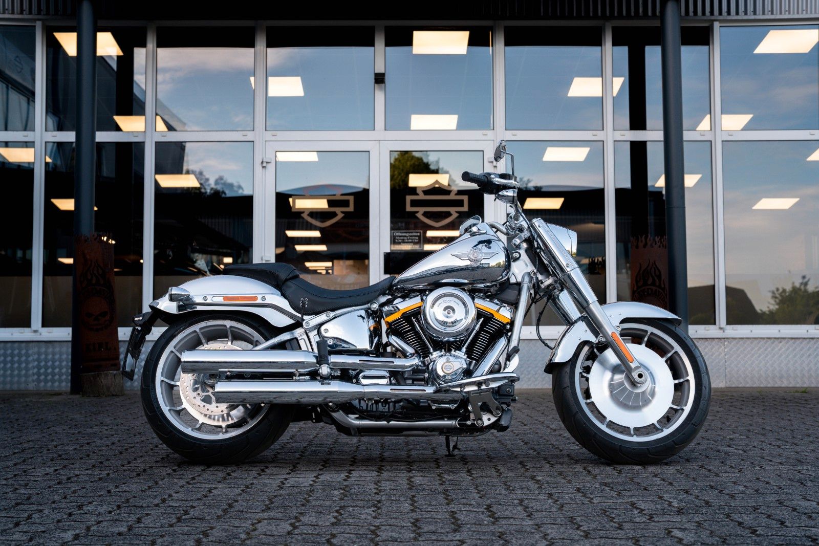 Fahrzeugabbildung Harley-Davidson FLSTFI Fat Boy Gray Ghost - Neuwertig -