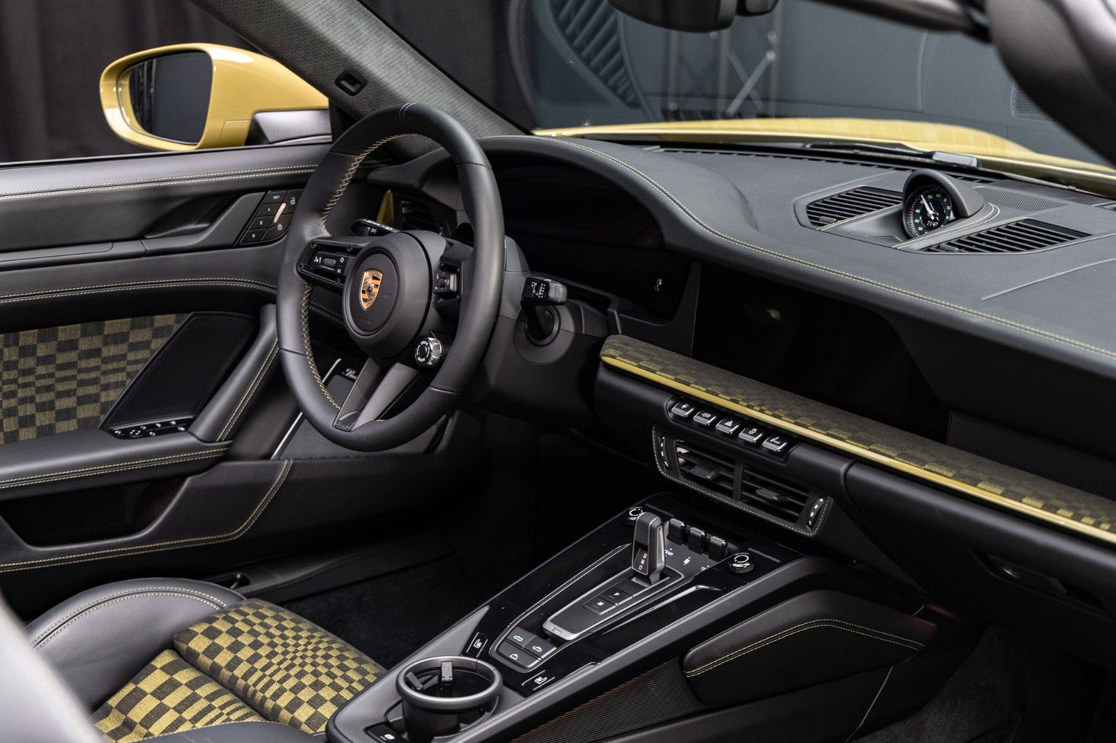 Fahrzeugabbildung Porsche 992.2 GTS Cabrio Spirit 70 + PCCB + Burmester