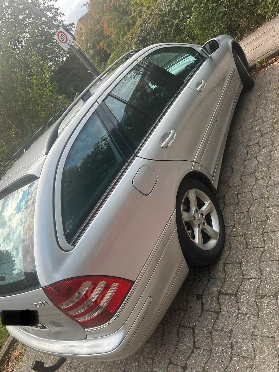 Mercedes-Benz 220 2005 — engine 150 HP (110kW)