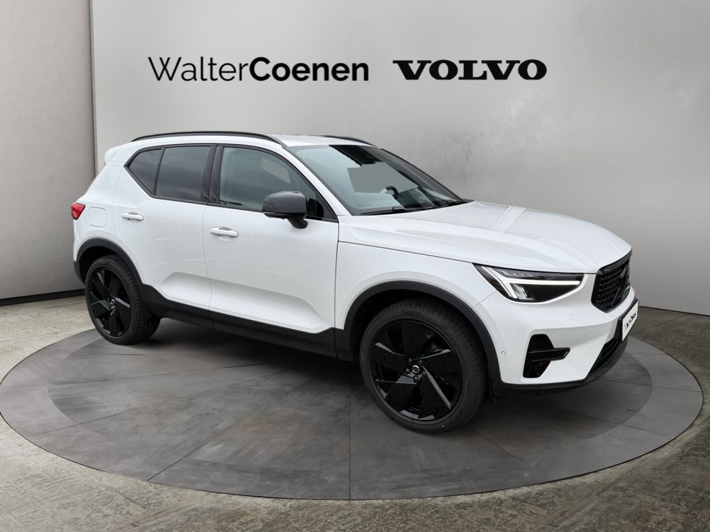 VOLVO XC40 B3 B DKG Plus Black Edition 360° Standheiz VOLVO XC40 B3 B DKG Plus Black Edition 360° Standheiz