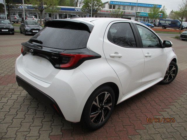 Fahrzeugabbildung Toyota Yaris Hybrid Teamplayer mit Comfort-Paket