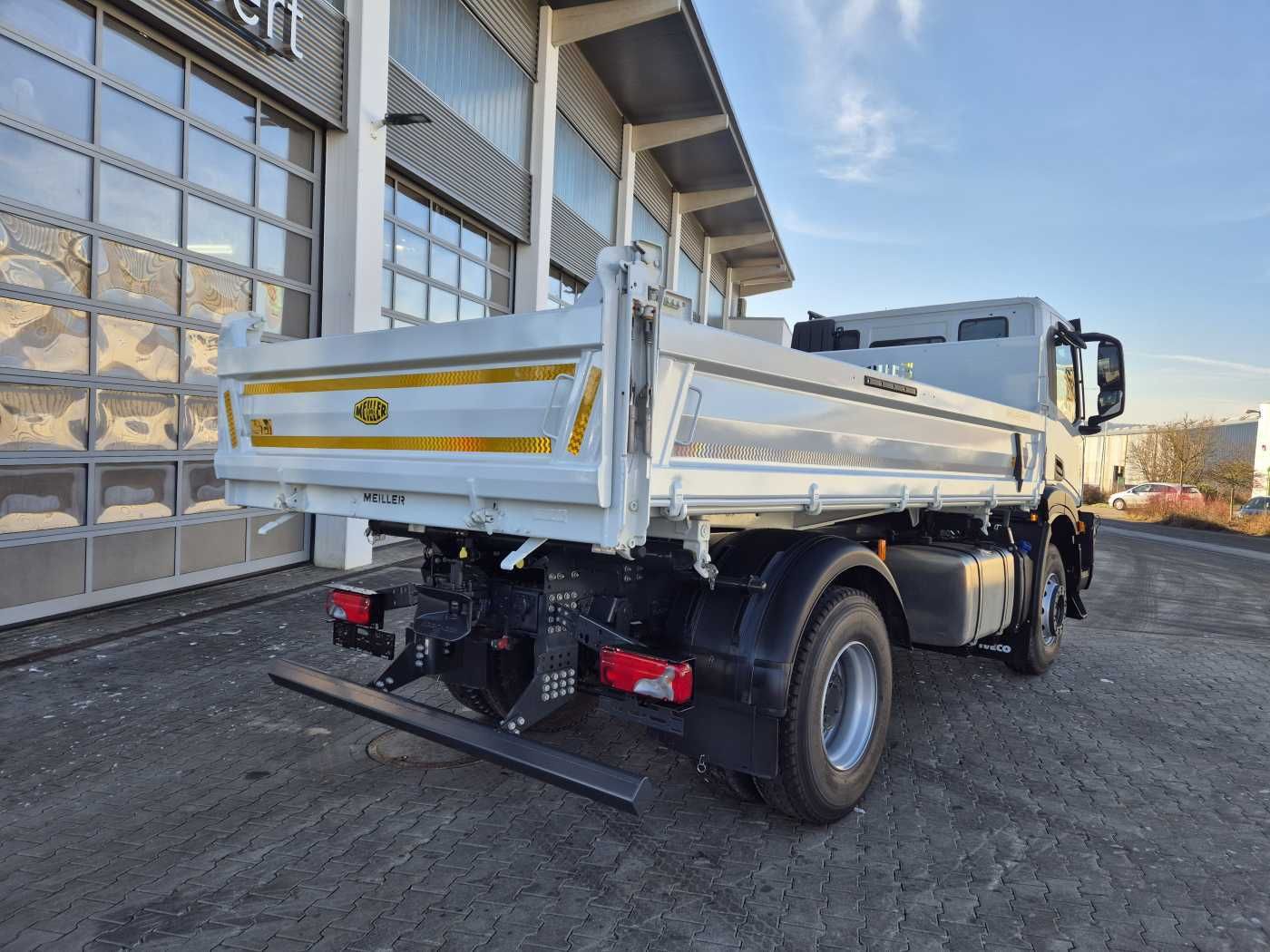 Fahrzeugabbildung Iveco X-Way AD200X40 HR OFF Meiller Bordmatic AHK DAB