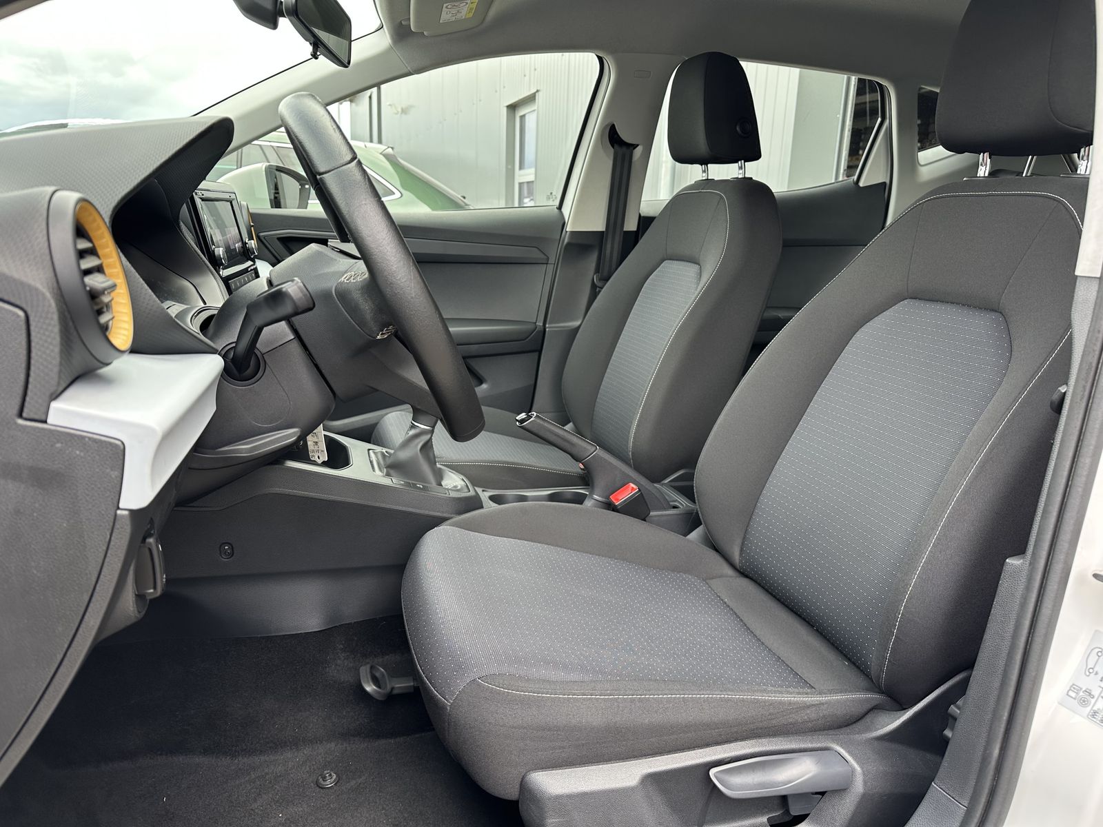 Fahrzeugabbildung SEAT Ibiza 5-Türer 1.0 TSI Style LED+TEMP+SPURHALTE