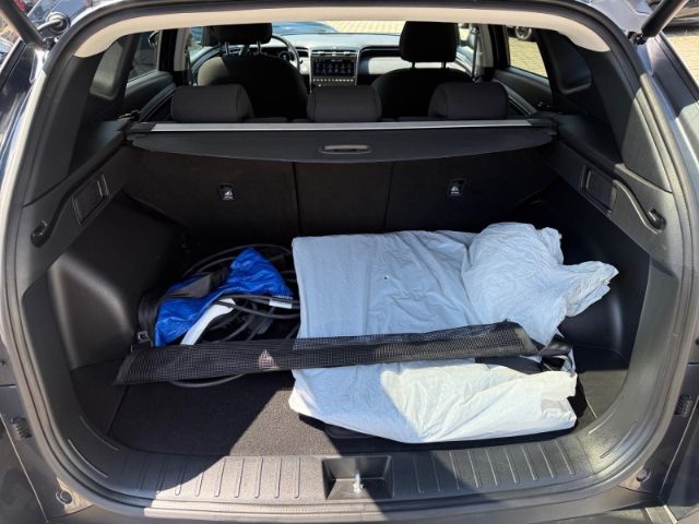 Fahrzeugabbildung Hyundai Tucson Trend Plug-In Hybrid 4WD +LED+SHZ+RFK+PDC