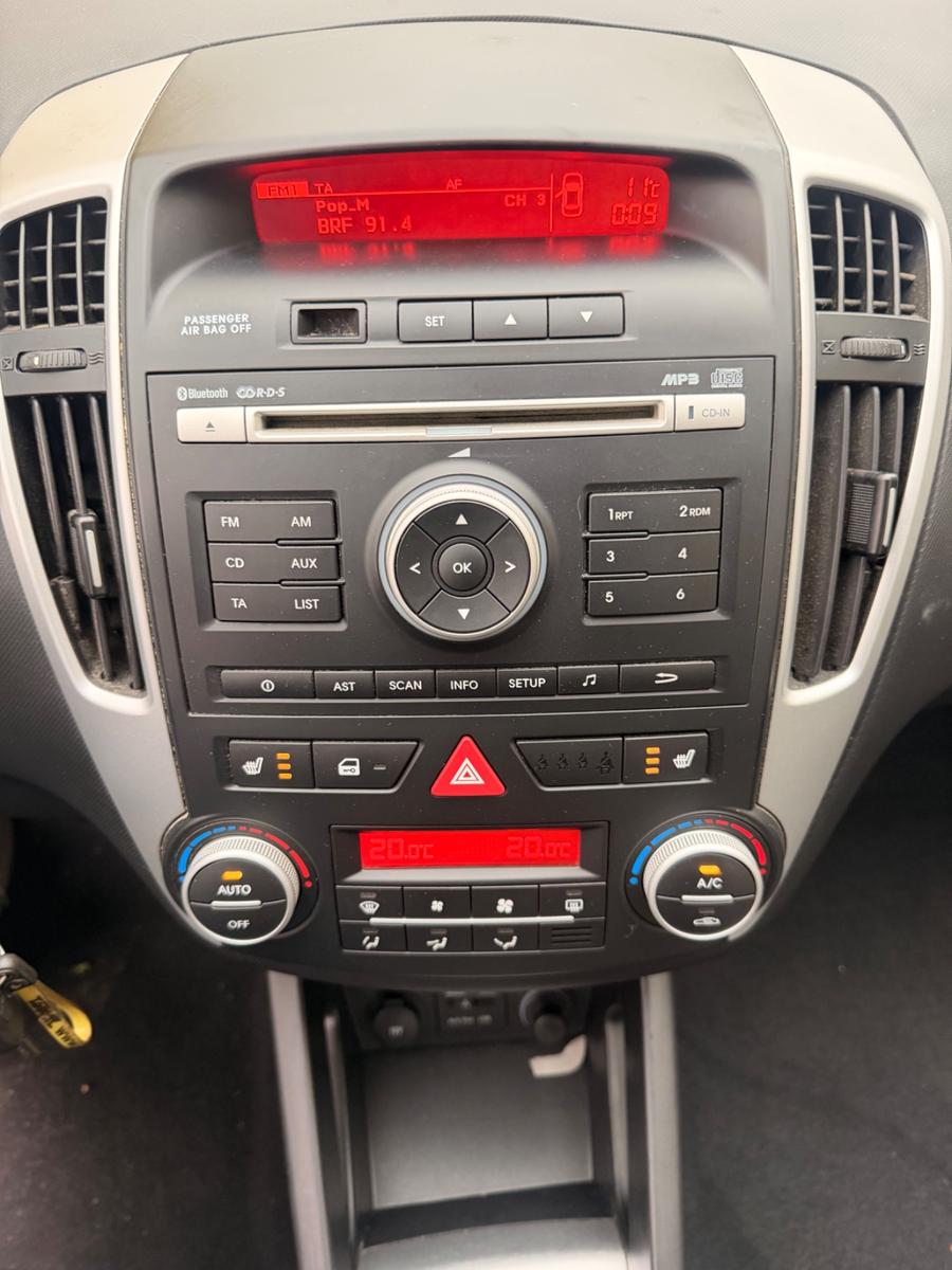 Kia cee'd 2010 — photo 7