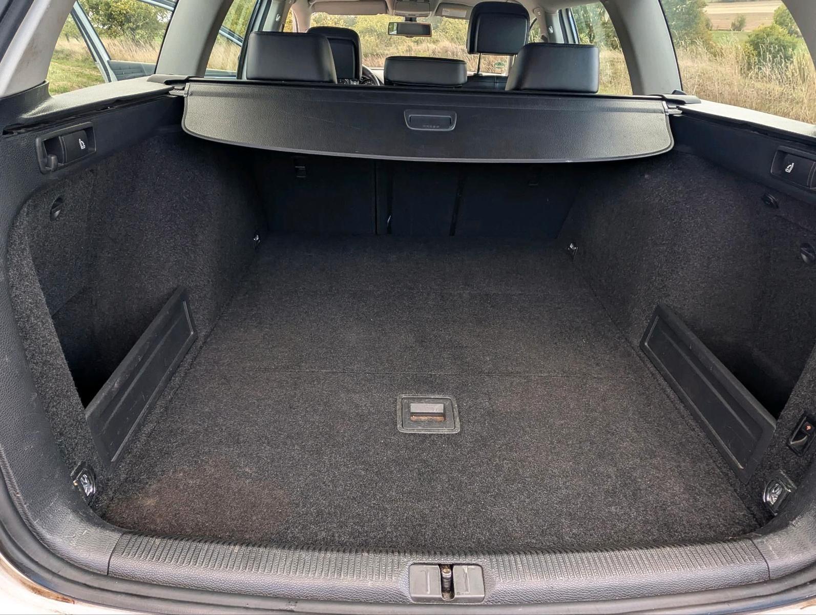Volkswagen Passat 2011 — photo 8