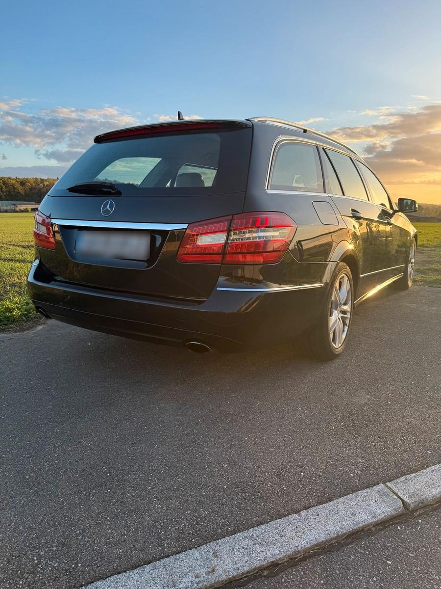 Mercedes-Benz E300 2010 — photo 11