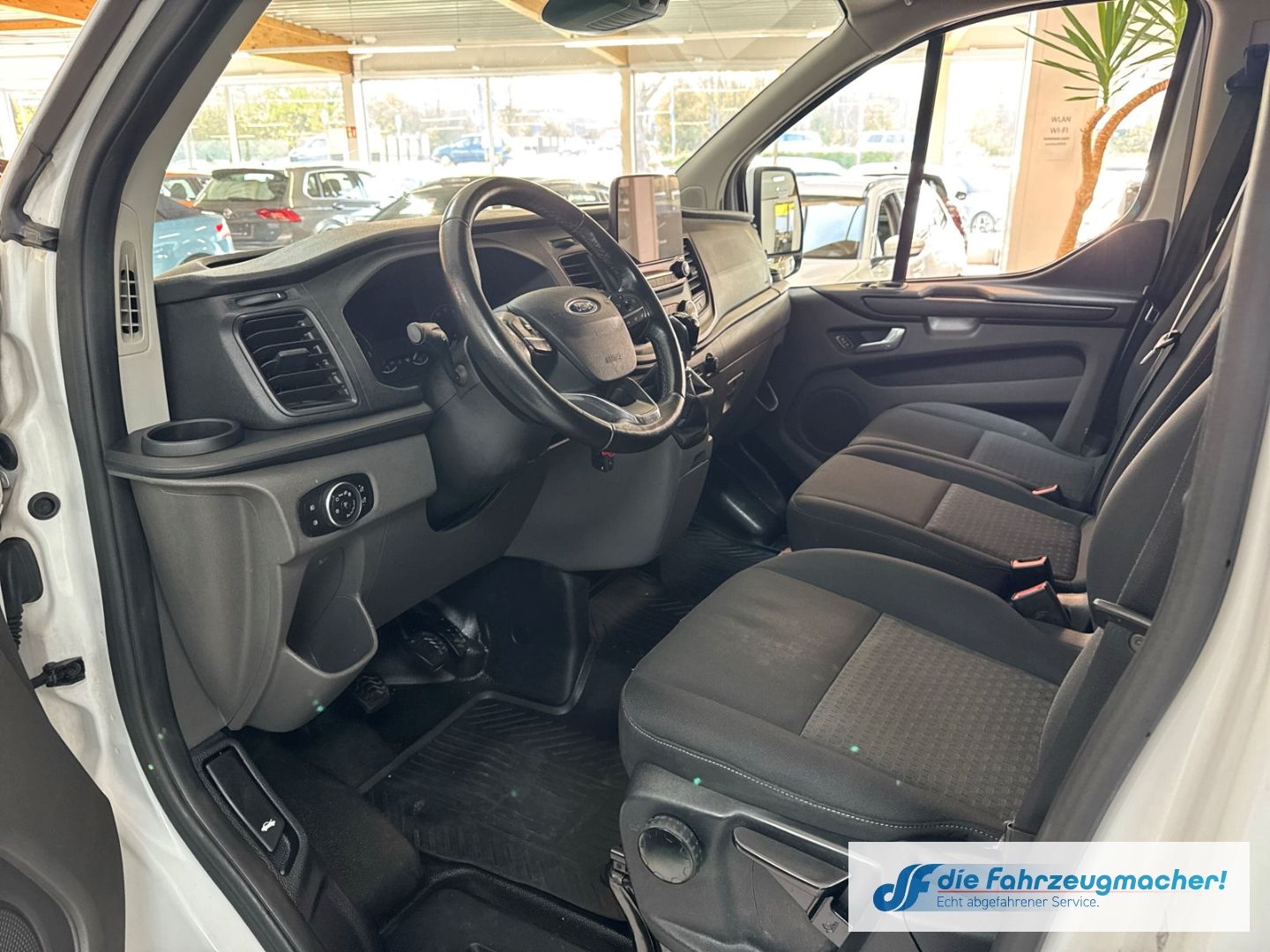 Fahrzeugabbildung Ford Transit Custom Werkstatt 340 L2 Trend Navi Apple