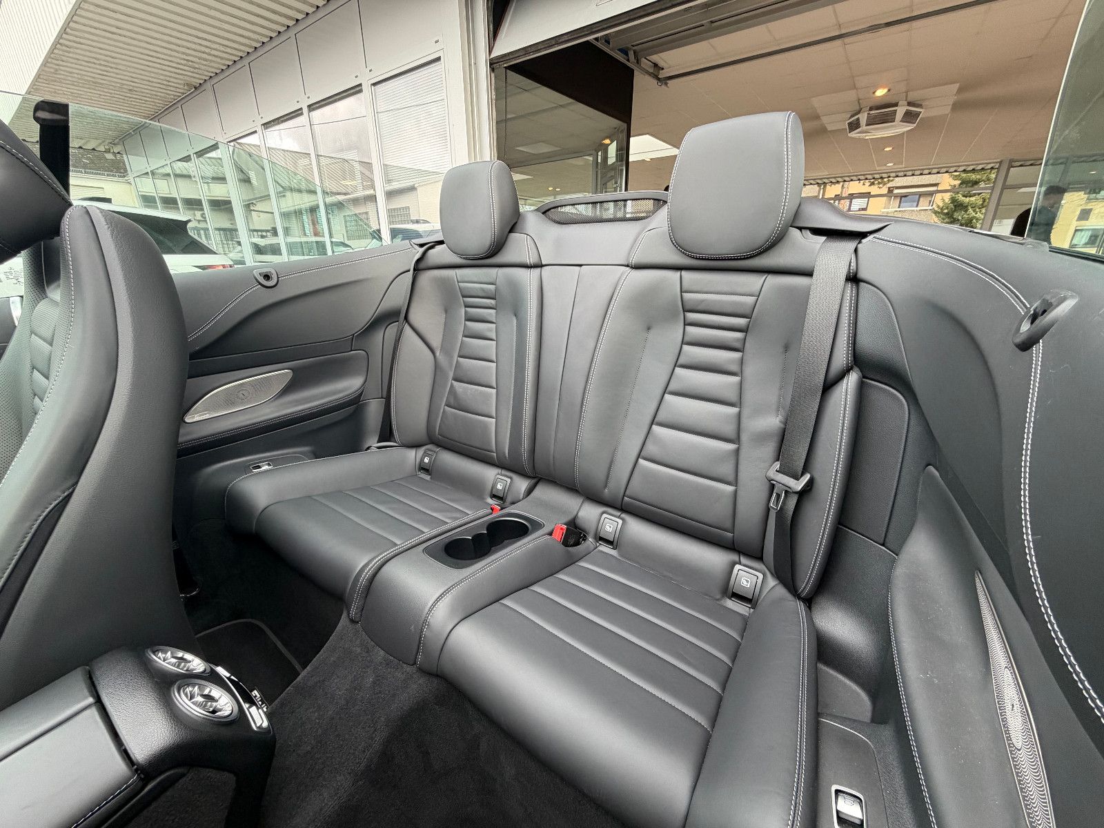 Fahrzeugabbildung Mercedes-Benz E 450 Cabrio AMG/BURMESTER/HUD/AMBIENTE/MASSAGE/