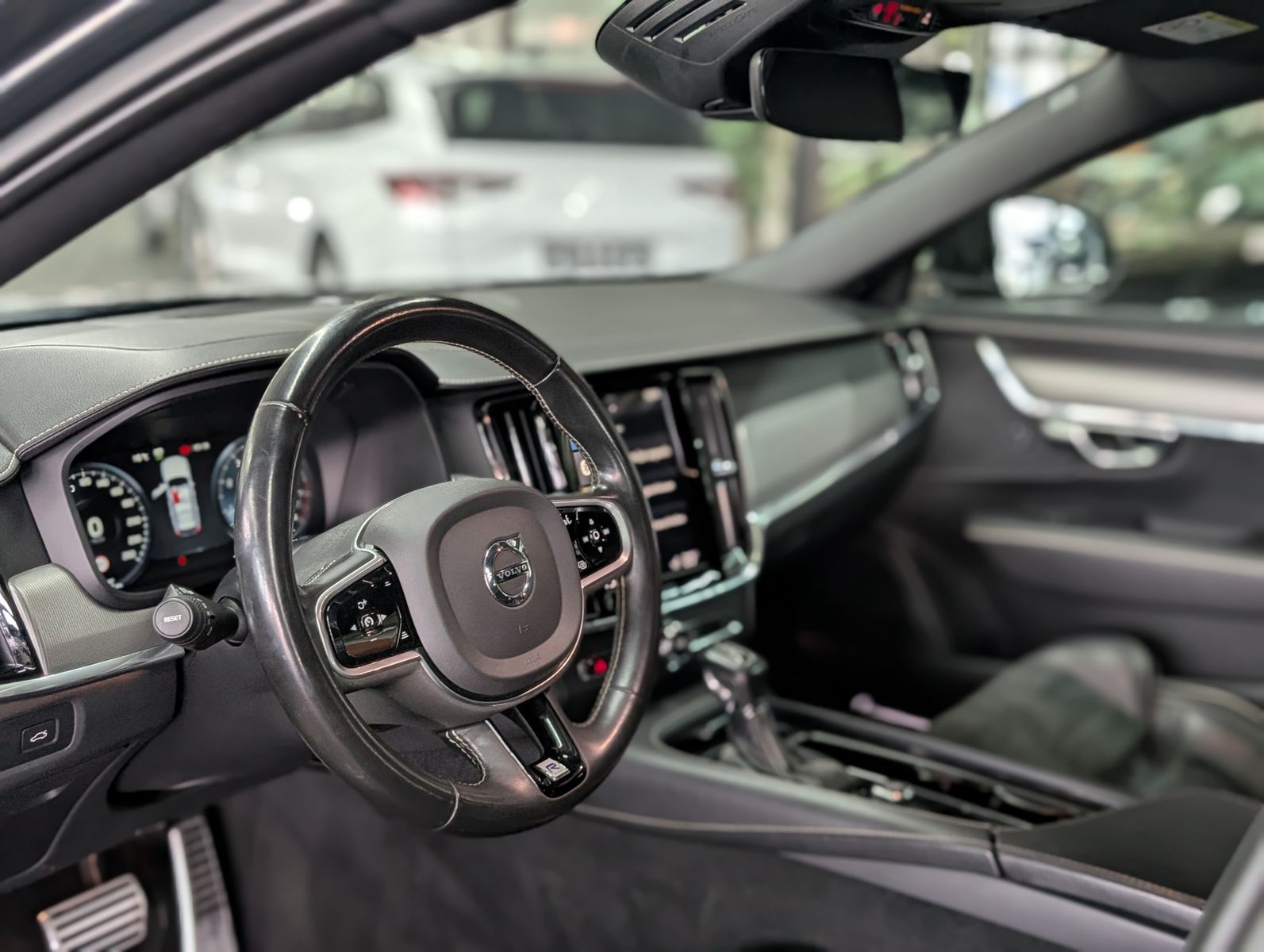 Fahrzeugabbildung Volvo V90 R Design VIRT MEMO KAM SHZ LEDER LED APP 19"