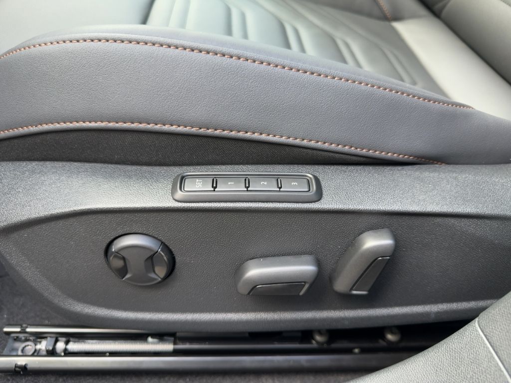 Fahrzeugabbildung CUPRA Formentor VZ 2.0 EXTREME MATT AKRAPOVIC MATRIX