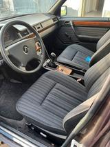 Mercedes-Benz Mercedes W124 250D - Mercedes-Benz 250: W124 D