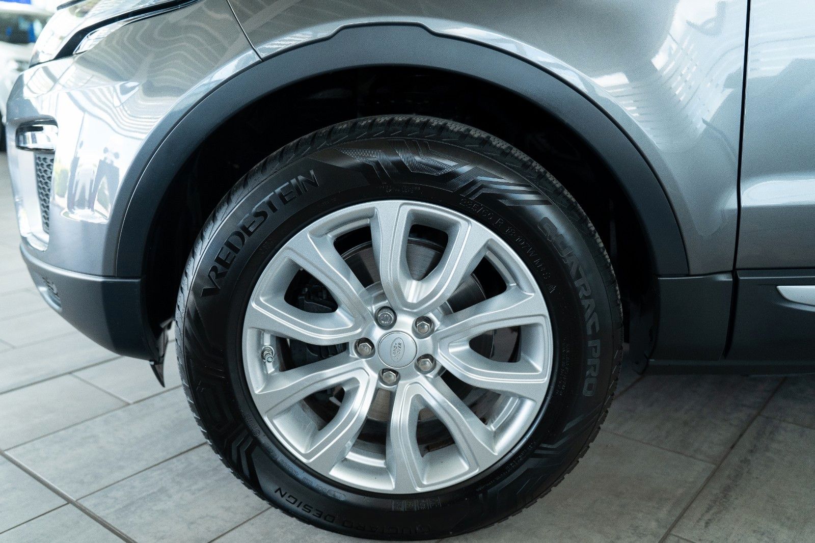 Fahrzeugabbildung Land Rover Range Rover Evoque SE 4x4 AUTOM/PANO/SHZ